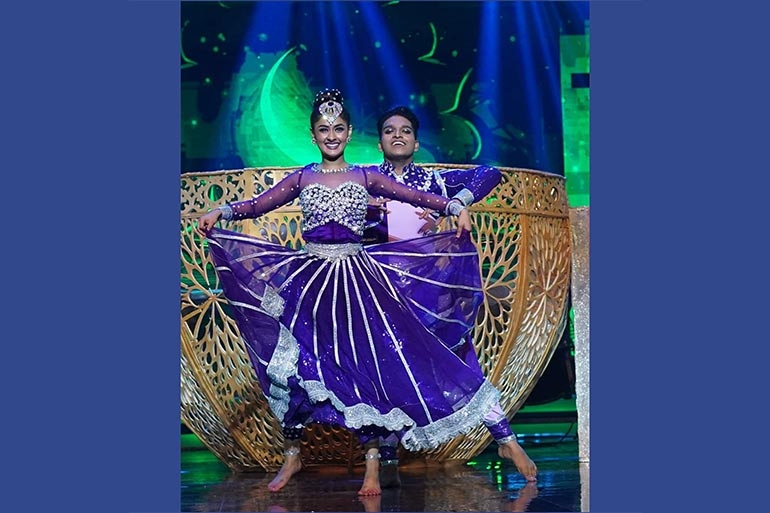 Katta obekt bilan mushtlashishni onlayn tomosha qiling