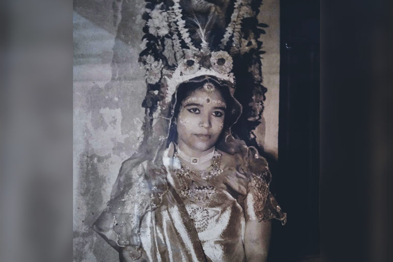 Rus porno: Rus qiz bilan katta eshak